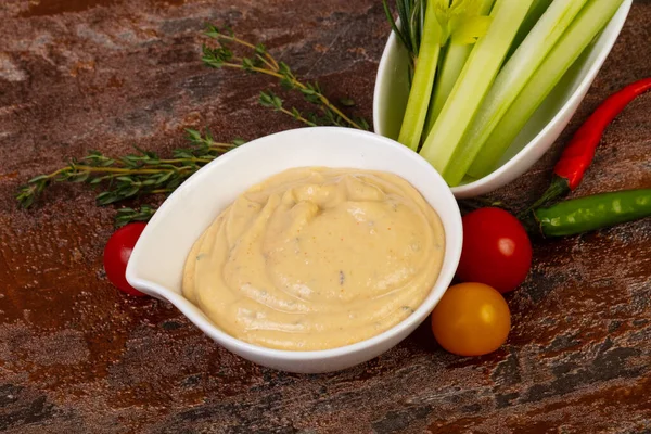 Vegane Küche Humus Mit Selleriestangen — Stockfoto