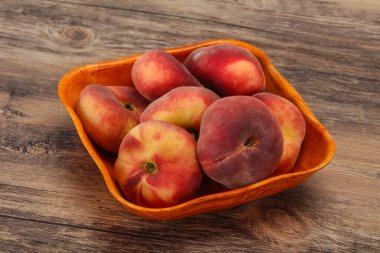 Tatlı, lezzetli, birkaç şeftali