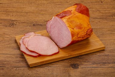 Baharatlı ve otlu füme domuz aslanı.