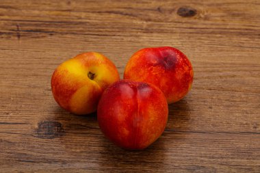 Olgun tatlı kırmızı Nectarine meyvesi