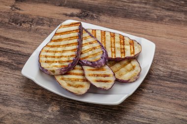 Izgara graffiti yumurta dilimleri ve zeytinyağı.