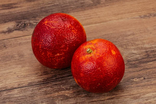 天然の背景に赤い甘いオレンジ — ストック写真