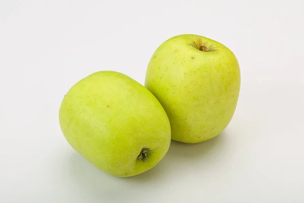 Duas Maçãs Saborosas Doces Verdes Maduras — Fotografia de Stock