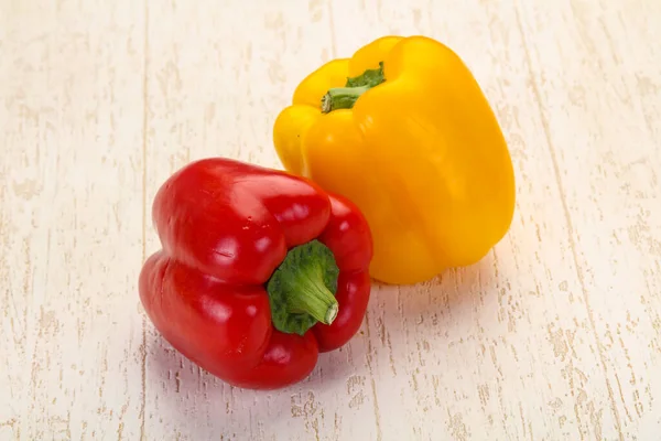 Rote Und Gelbe Bulgarische Paprika — Stockfoto