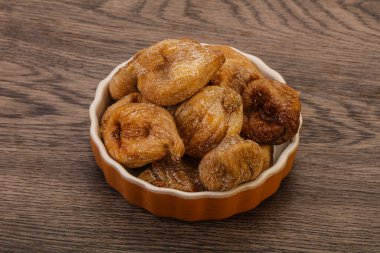 Kuru incirli meyve yığını.