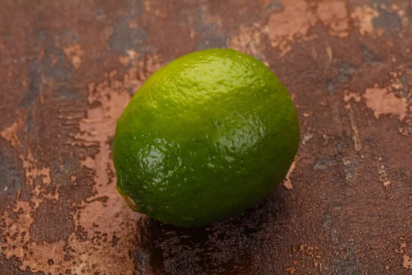 Cal Verde Madura Sobre Fondo Madera —  Fotos de Stock