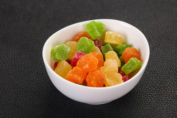 Tatlı meyve yığını kasede