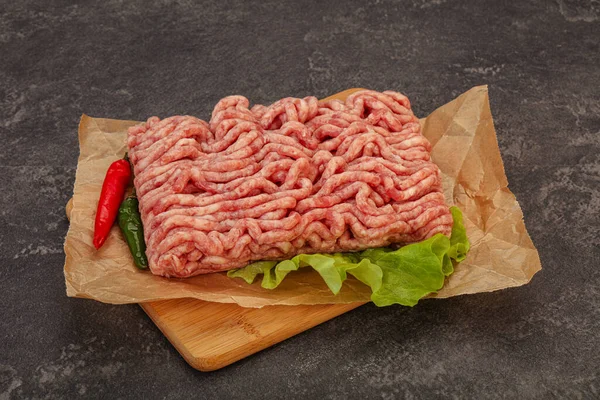 Rauw Gehakt Varkensvlees Voor Het Koken Het Bord — Stockfoto