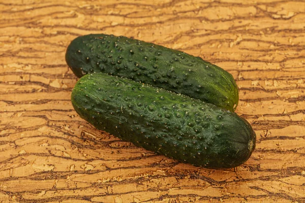 Grüne Frische Zwei Gurken Über Dem Hintergrund — Stockfoto