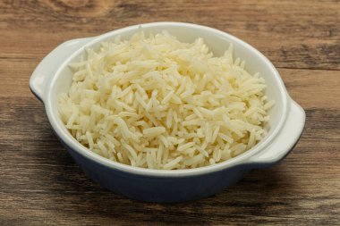 Buharda pişmiş Hint basmati pilavı.