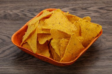 Meksika mısır cipsi üçgen yığını.