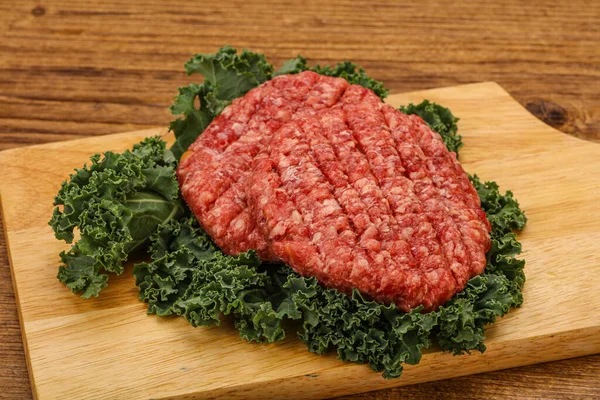 Rauwe Rundvleeshamburger Voor Grill — Stockfoto