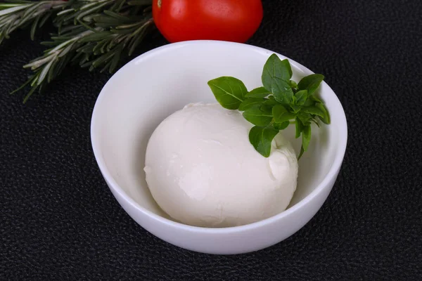 Włoska Kula Serowa Mozzarella Serwowana Bazylii Pomidorów — Zdjęcie stockowe