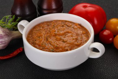 Meşhur İspanyol soğuk domates çorbası.