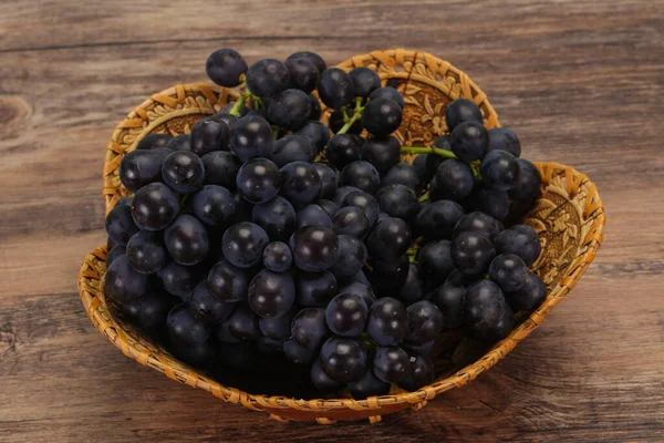 Uva Vermelha Doce Madura Fresca Ramo — Fotografia de Stock