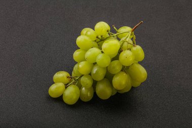 Tatlı ve lezzetli olgun yeşil üzüm 