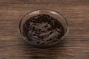 Kasede acı biber sosu var.