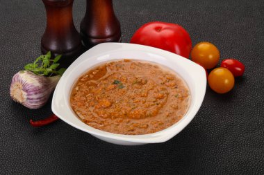 Meşhur İspanyol soğuk domates çorbası.
