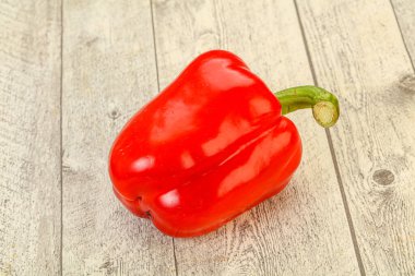 Kırmızı Çan Biberi - olgun, sulu ve taze