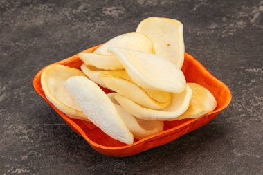 Asya usülü - kâsede ev yapımı karides cipsi