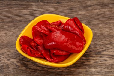 Yağda ızgara kırmızı biber.