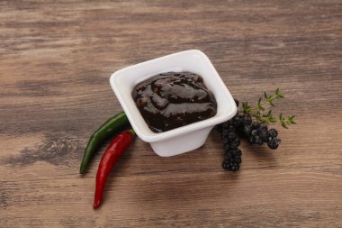 Et için baharatlı karabiber sosu.