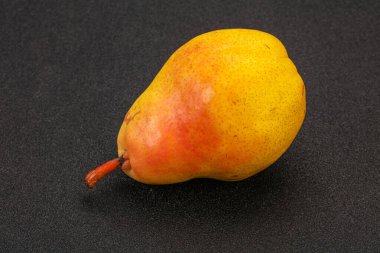 Arka planda taze sarı armut