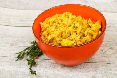 Özbek geleneksel Plov ile hindi