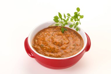 Meşhur İspanyol soğuk domates çorbası.