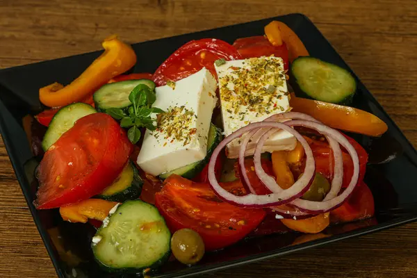 Traditioneller Griechischer Salat Mit Feta Käse Und Gemüse — Stockfoto