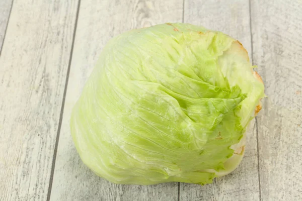 Salada Iceberg Verde Madura Fresca Pronta Para Cozinhar — Fotografia de Stock
