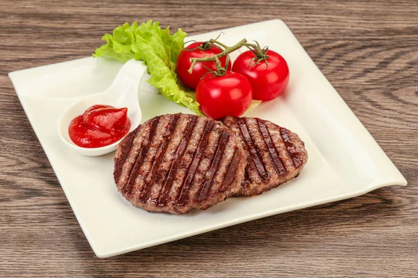 Gegrilde Hamburgerkotelet Met Tomatensaus — Stockfoto