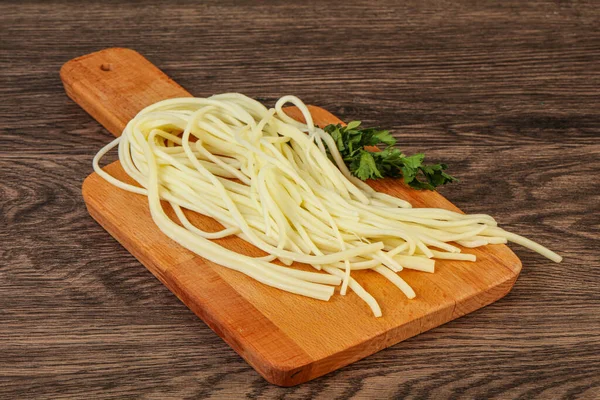 Chechil Spaghetti Brânză Gustare Peste Bord — Fotografie, imagine de stoc