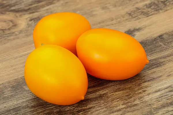 노란색익은 맛있는 토마토 야채는 드물다 — 스톡 사진