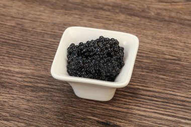 Lüks balık, kâsede siyah havyar.