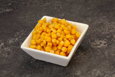 Tatlı salamura mısır tohumları kasede