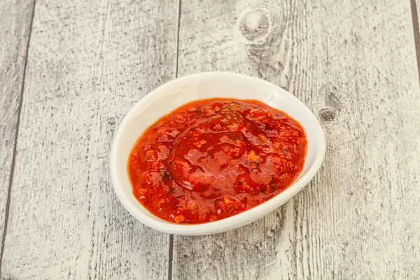 Sauce Épicée Piquante Aux Tomates Dans Bol — Photo