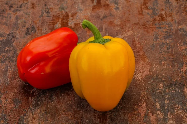 Olgun Iki Tatlı Bulgar Dolma Biberi — Stok fotoğraf