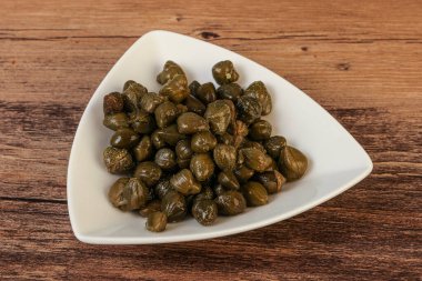 Kasede salamura edilmiş kapari.