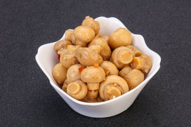 Kavanozda baharatlı turşu şampiyonları