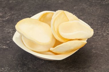 Asya usülü - kâsede ev yapımı karides cipsi