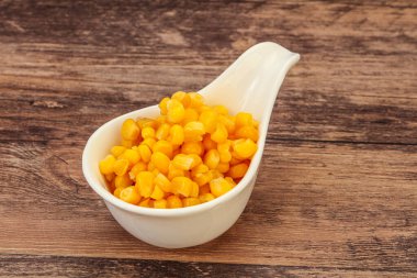 Tatlı salamura mısır tohumları kasede