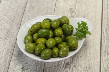 Salamura edilmiş yeşil Campo Kavanozda gerçek zeytin