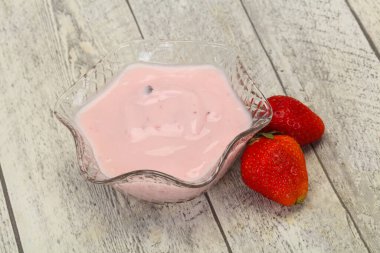 Kasede çilekli Sütlü Yoğurt