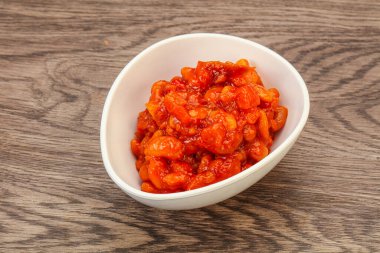 Domates soslu ve biberli fırında böbrek.