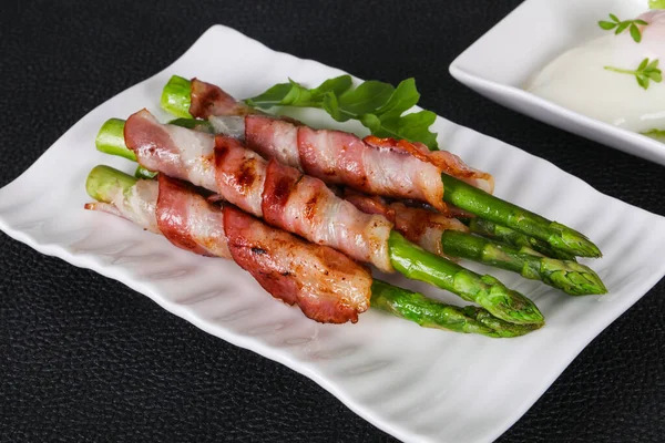 Spargel Mit Speck Und Pochiertem — Stockfoto