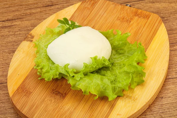 Pelota Italiana Queso Mozzarella Sobre Tabla — Foto de Stock