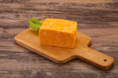 Sütlü mermer peynir tuğlası.