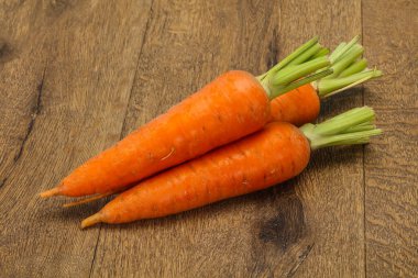 Üç taze taze taze havuç