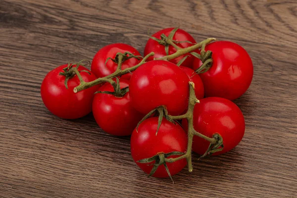 Süße Reife Leckere Kirschtomate Auf Dem Zweig — Stockfoto